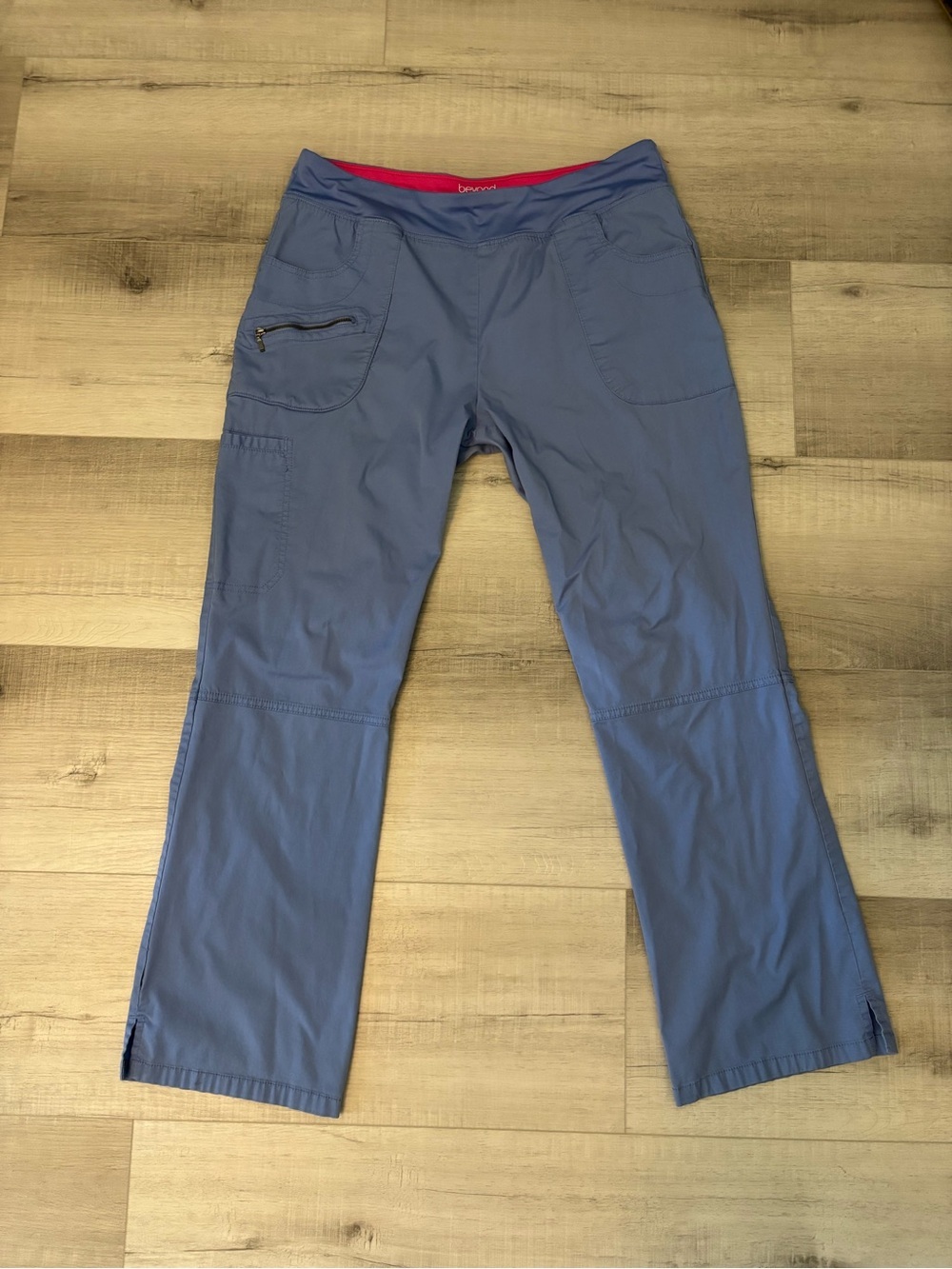 ⭐️ SALE - Beyond Scrubs Blue Stretch Cargo Scrub Pants Women’s Large